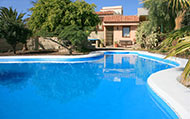 Blick auf den Pool von der Finca  Studiowohnung in Granadilla, oberhalb von El Medano