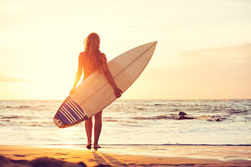 Surfen im Sonnenuntergang