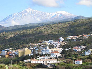 Ausblick auf die Berge und den Ort El Tanque