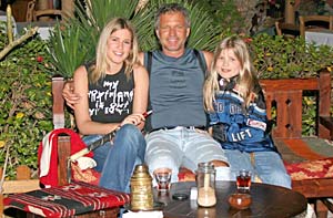 Auswandern nach Teneriffa- Blick auf eine glückliche Familie