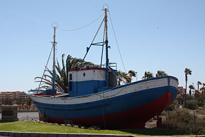 El Medano - Boot am Ortseingang