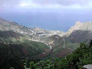 Blick von der Begwelt der Insel Teneriffa auf den Atlantik