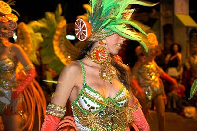 Karneval auf Teneriffa - Karnevalstermine 2017 - 2025....Sambatänzerinnen feiern in Santa Cruz