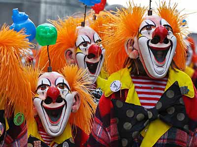 Karneval auf Teneriffa - fröhlicher Faschingsumzug in Santa Cruz und Puerto de la Cruz