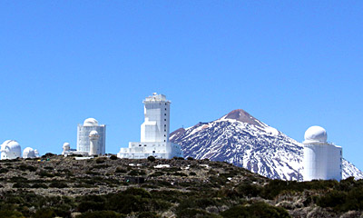 Blick auf das Observatorium Izana mit dem Teide im Hintergrund