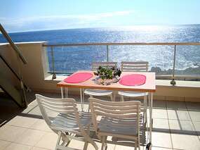 Seaside apt. - directly at ocean
