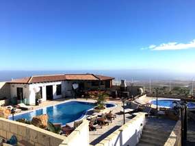 Rental flat with Garden and 2 pools, 2 bedrooms & WiFi