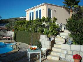 Small cottage with sea view on finca with pool in Adeje