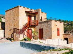 Quiet country home to relax - with stunning views & in hiking location