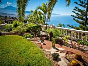 Exclusive apartment with balcony, stunning views & pool