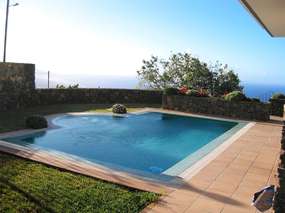 Meerblick-Villa mit Pool + Internet