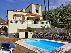 8 Pers. Ferienhaus mit Privatpool