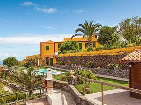 Canarian cottage with huge panorama