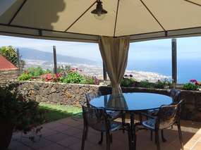 Villa mit Jacuzzi & Meerblick
