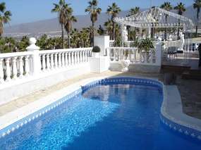 Holiday house with private pool and seaview in Las Americas