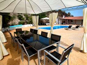 Familien-Ferienhaus im SĂĽd/Westen: beheizb. Pool, Wlan & Grill - sehr gepflegt