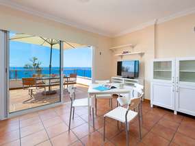 Tenerife southcoast: Family Apt - Sea view terrace, Wifi ✓ A/C & Pool