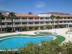 Southcoast: Flats by the sea+pool