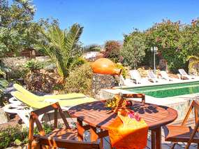 Tenerife Holiday flat - porch, garden, 2 pools, 2 bedrooms & WiFi