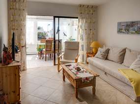 Am Meer: Studio-Pools, Tennisplatz