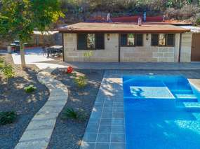 Freistehendes 6 Pers. Ferienhaus mit Privatpool, Meerblick & WLAN