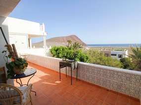 8 Pers. Ferienhaus mit 5 Terrassen, Meerblick & Wifi gegenüber vom Tejita Strand