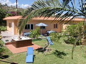 Family bungalow with jacuzzi in Buen Paso