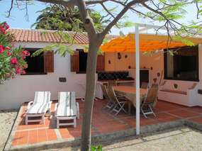 Geräumiges 2 SZ Ferienhaus / Bananenfinca mit Pool, Außenküche, Grill + SAT-TV