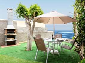 Ferienhaus mit Stil • Privatpool, Meerblick, Terrassen, Spielecke + Internet