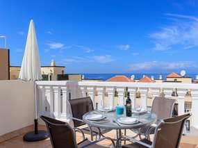 Meerblick FeWo mit Pool am Meer