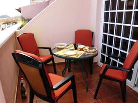 Duplex-Flat with 2 terraces, sea view and comm. pool in Las Caletillas