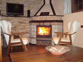 Cosy house with barbecue and fireplace in nature & hiking location