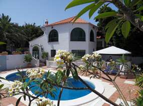Holiday home with private pool + sea view terrace below Arafo