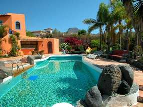 10 SZ Villa mit beheizbarem Pool, Panoramablick, Poolbar, BBQ etc...