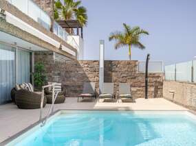 Costa Adeje: Moderne Villa mit Pool