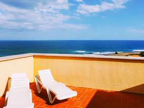 Penthousewohnung mit Meerblick, große Terrasse und Pool - Top Meerlage!