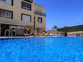 FeWo - modern & hell mit Terrasse, Meerblick & Gem. Pool in Callao Salvaje