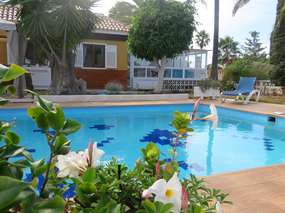 House with private pool on beautiful garden site in La Mancha / coastal zone