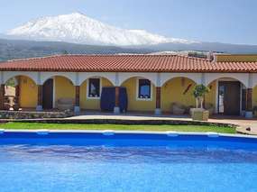 Traumhaftes Luxushaus bei Icod de los Vinos mit Pool und Garten