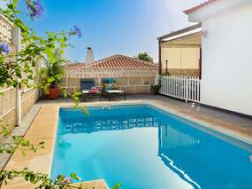 Privates Ferienhaus mit eigenem Pool + Büro am Meer in Callao Salvaje