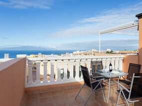 Penthouse-Wohnung in ruhiger Wohnanlage mit Pool und Traumblick