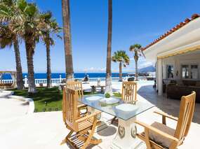 Villa mit beheizbaren Privatpool in 1. Reihe am Meer | Jacuzzi & Grill