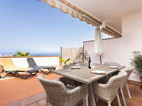 Ferienhaus mit 2 Pools und traumhaften Meerblick im Südwesten