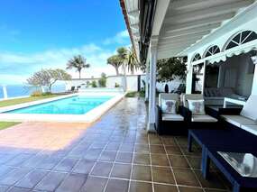 Edles 4 SZ-Ferienhaus mit beheizbaren Pool, Garten, Traum-Blick aufs Meer