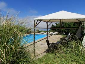 Einfach abschalten: Uriges Ferienhaus auf charmantem Anwesen mit Pool im Süden