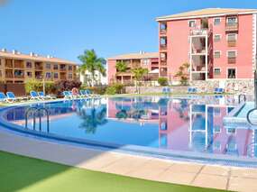 Meernahes Apartment mit Terrasse, Poolanlage, Klimaanlage im Süden