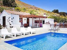 Ferienhaus - privater Pool und Meerblick im Erholungs/Wandergebiet
