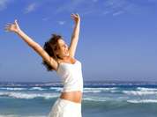 Frau am Strand von Teneriffa