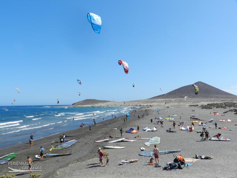Kiter & Surfer am Strand in El Medano