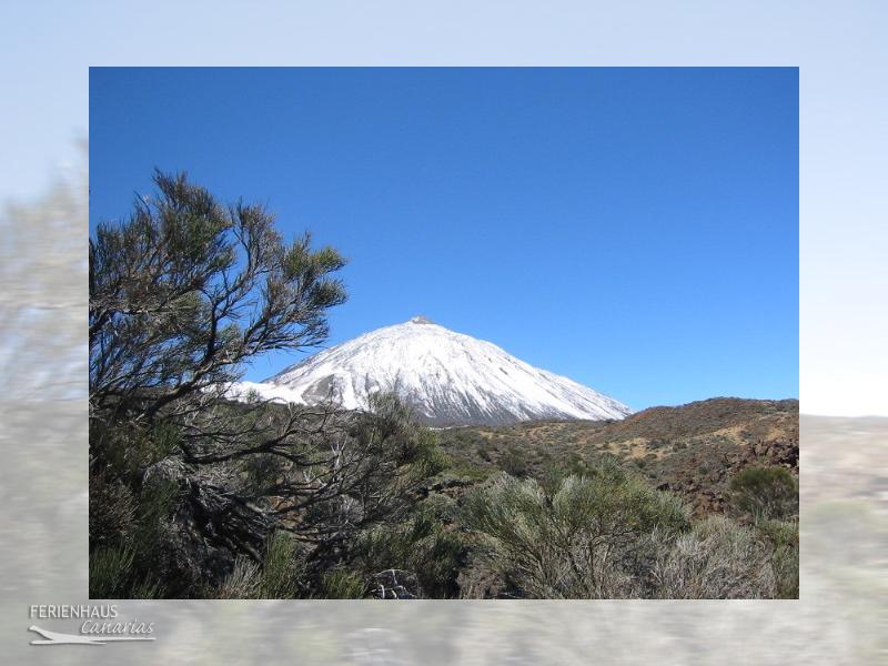 Blick auf den verschneiten Pico del Teide